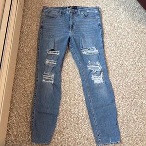 Hollister Skinny ripped jeans